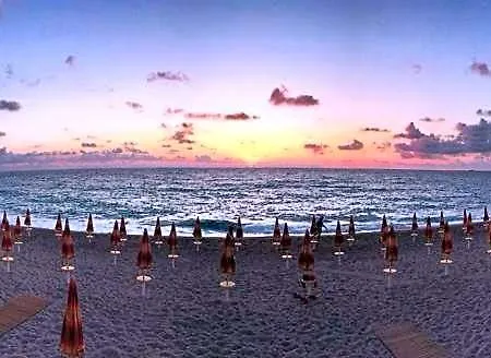 Bed and Breakfast La Tonnara 4*